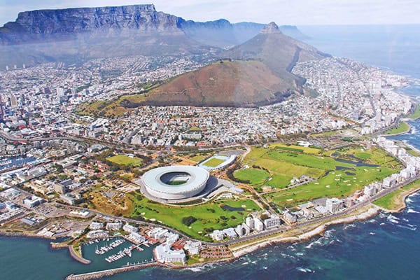 cape-town-history Showcasing stunning coastline and iconic historical sites in Cape Town under a clear blue sky.