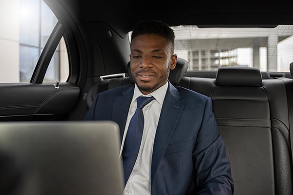 elegant-uber-driver-giving-taxi-ride Businessman enjoying luxury shuttle services in Cape Town
